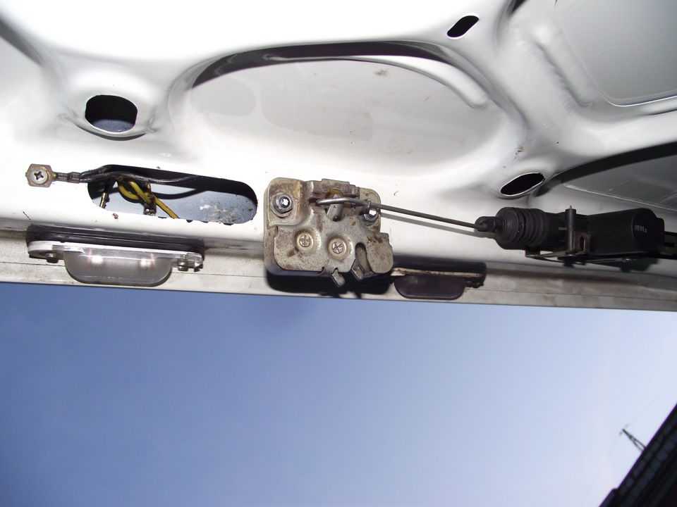 Основные аспекты регулировки замка багажника и установки электропривода ваз 2114-2115