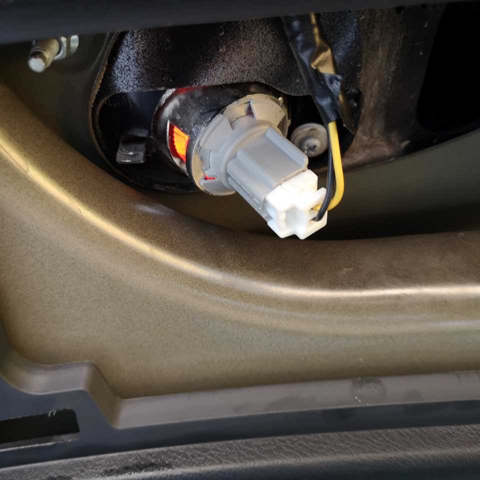 Как заменить лампочку переднего указателя поворота на моем honda civic?