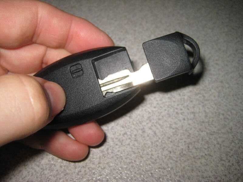 Как заменить батарейку в брелоке ключа nissan