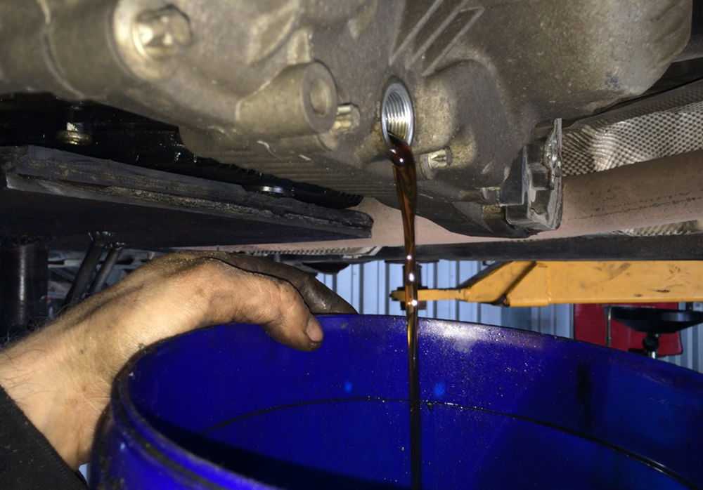 Как заменить масло в двигателе ваз 2106?