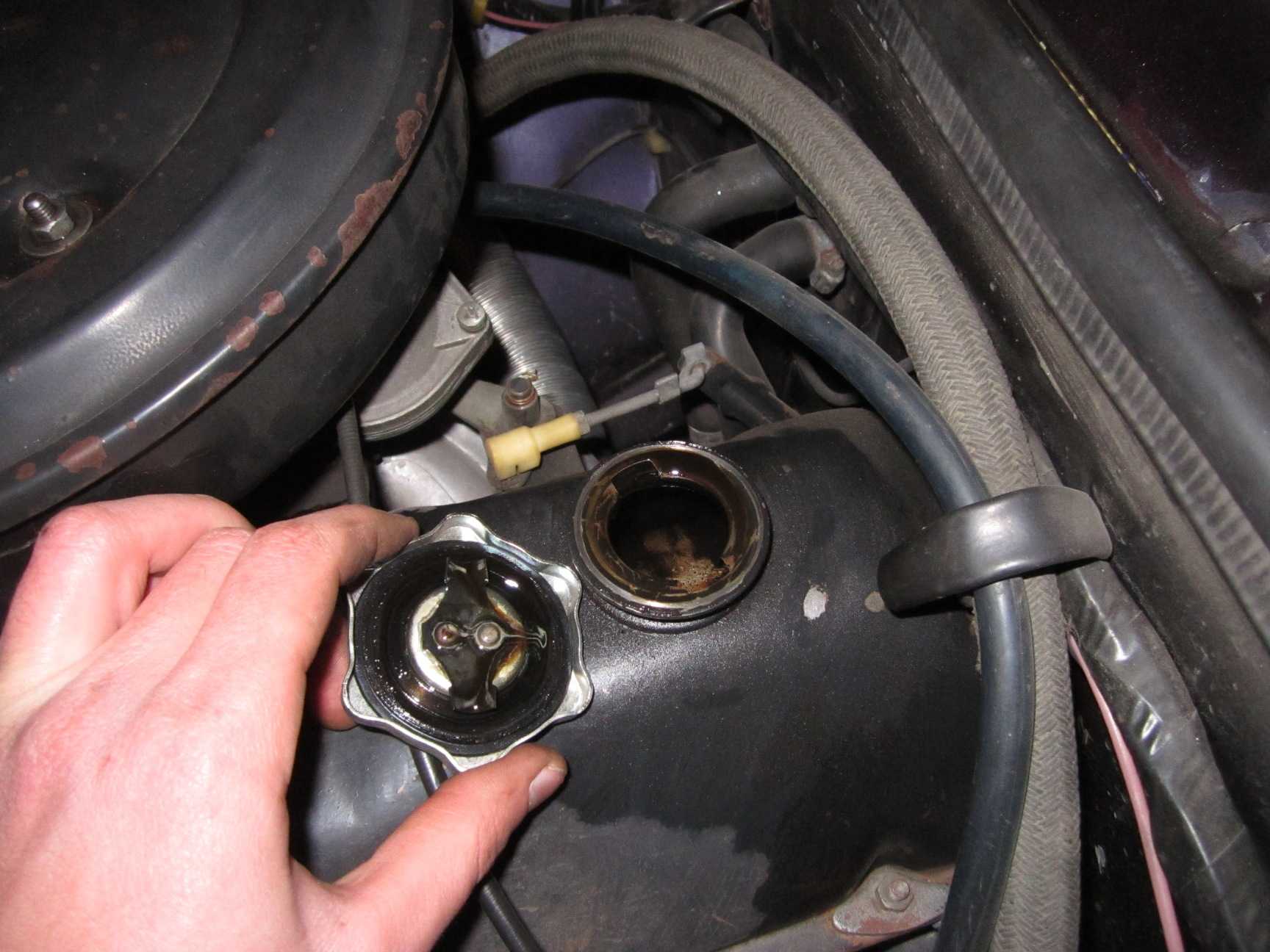 Как поменять моторное масло в двигателе ВАЗ 2106 Зайдите на наш сайт и вы найдете ответ на этот вопрос А также в статье есть соответствующее видео