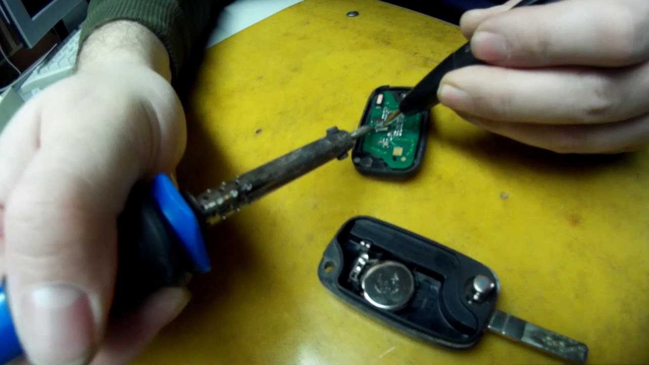 Как поменять батарейку в ключе рено