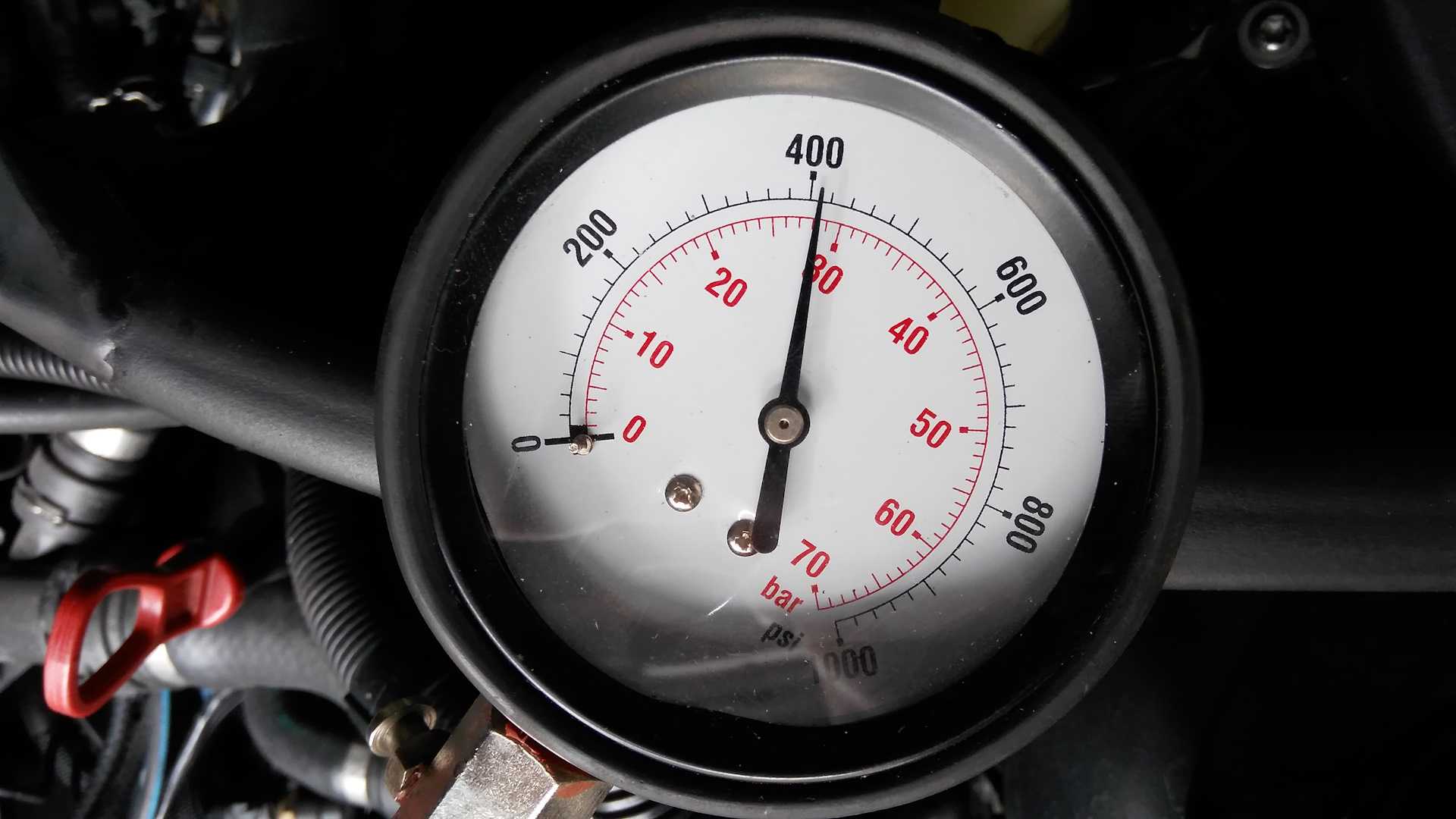 Определяем компрессию в двигателе автомобиля ваз 2114 (8 клапанов)