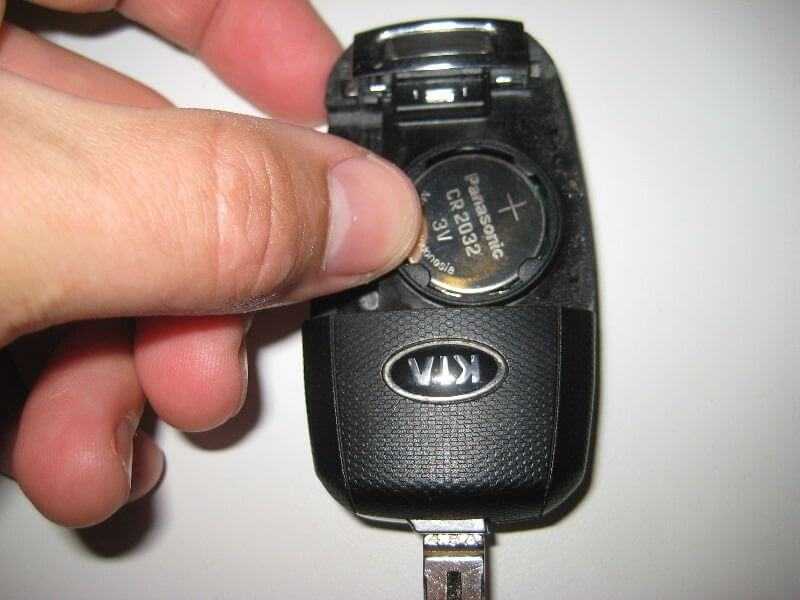 Как заменить батарейку в брелоке-ключе авто hyundai