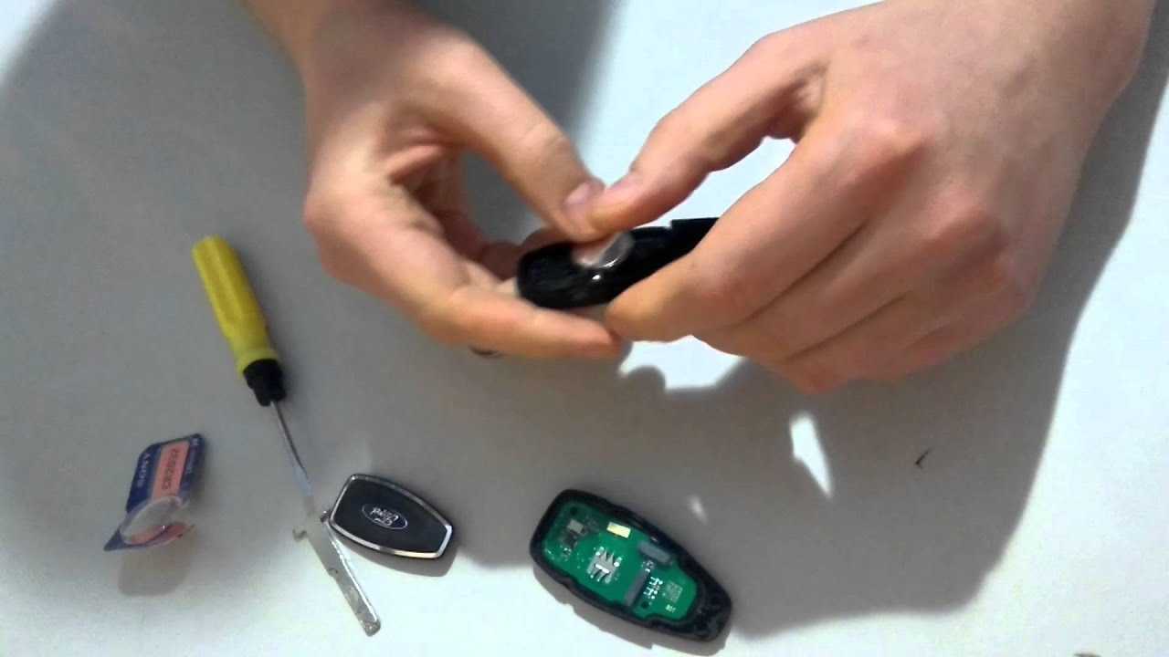Как поменять батарейку в ключе форд куга 2 2011-2020 годов выпуска