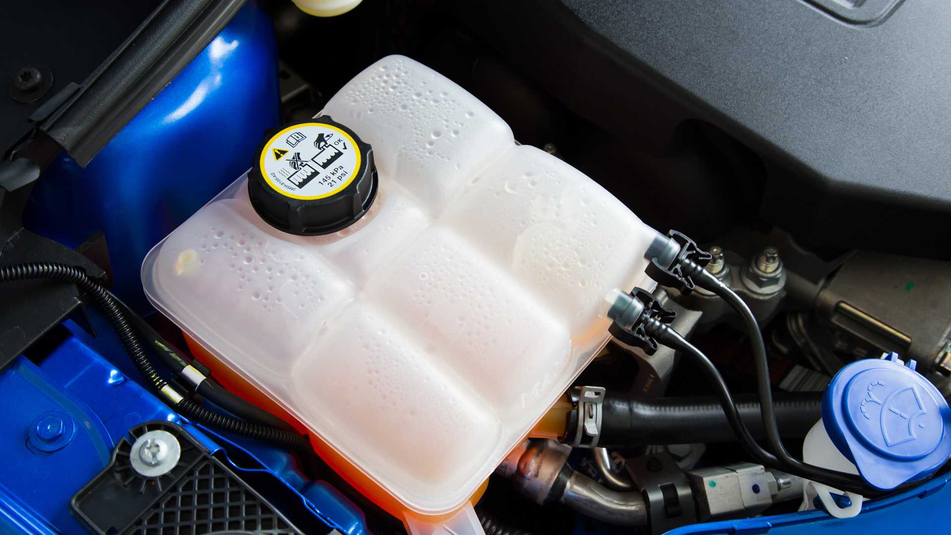 Что такое тосол и зачем он нужен? охлаждающая жидкость для автомобиля. свойства тосола и химический состав по госту