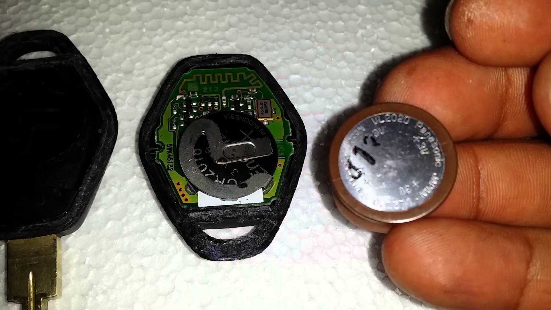 Как заменить батарейку в брелке ключа bmw