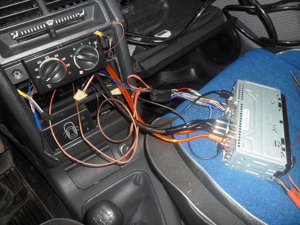 Фонит музыка в машине при заведенном двигателе