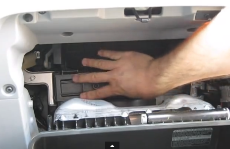 Как проводится замена салонного фильтра на автомобиле toyota highlander